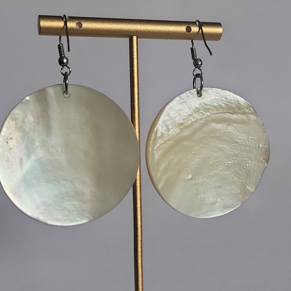 Boho Summer Shell Earrings - Picture 2 of 4